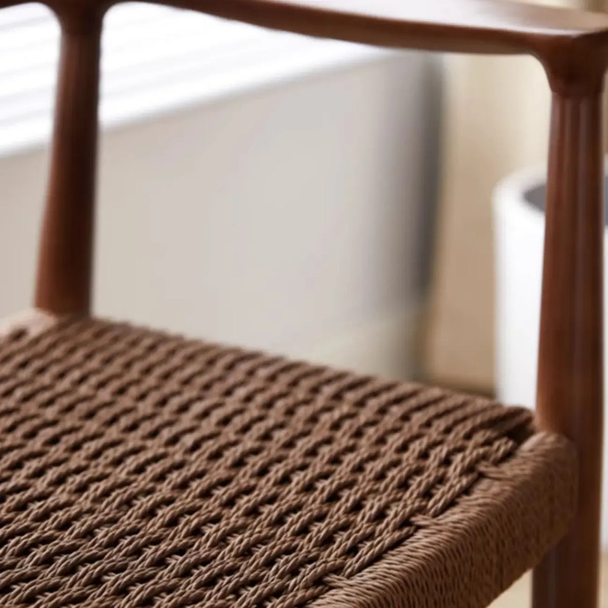 Chaise de salle à manger scandinave en bois courbé, avec assise tressée et accoudoirs