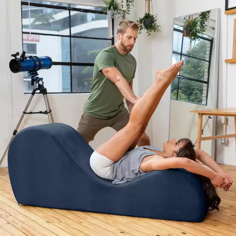 Avana elegante Chaiselongue für Yoga - Hergestellt in den USA - Ideal zum Dehnen, Entspannen, Trainieren und mehr, 60D x 18W x 26H Zoll, Hellgrau