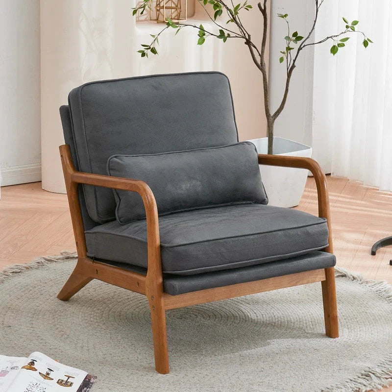 Gestoffeerde accentstoel in midcenturymoderne stijl