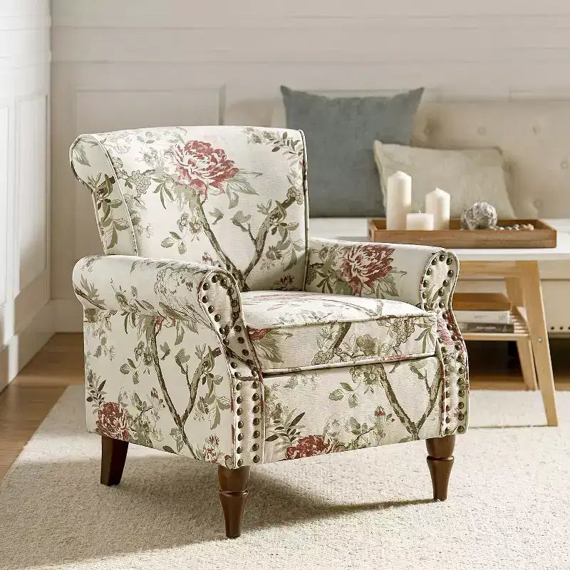 Fauteuil traditionnel Araceli en bois, revêtu de tissu à motif floral, avec dossier à oreilles et garniture de clous décoratifs| ART OF LIVING DESIGNS