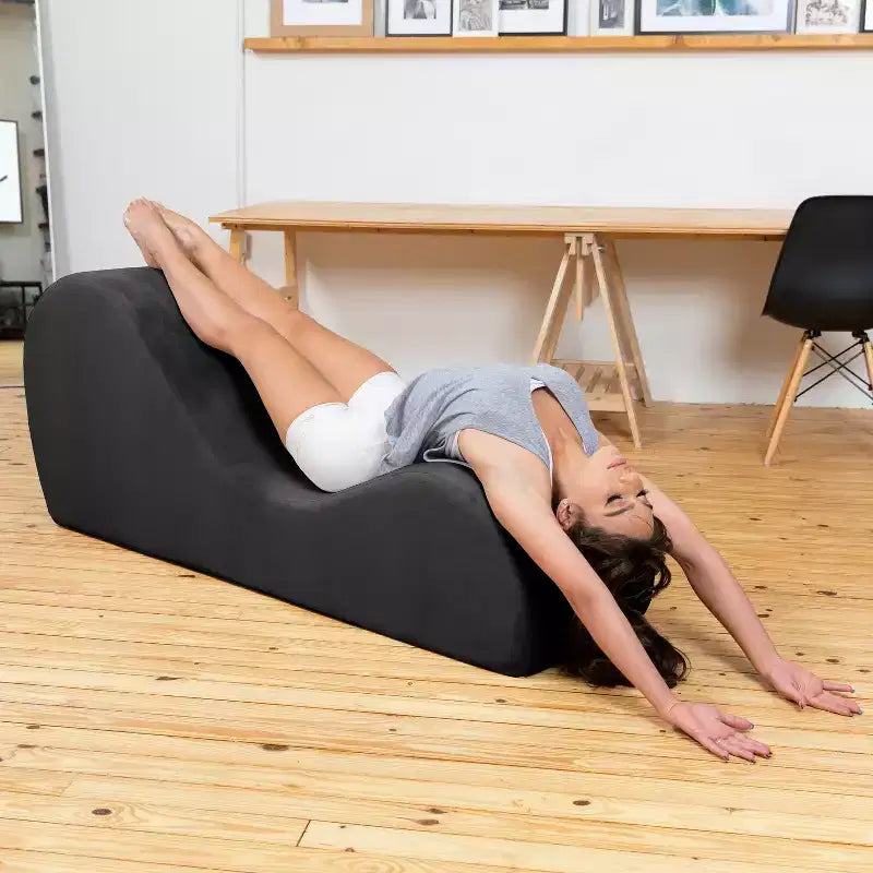 Avana elegante Chaiselongue für Yoga - Hergestellt in den USA - Ideal zum Dehnen, Entspannen, Trainieren und mehr, 60D x 18W x 26H Zoll, Hellgrau